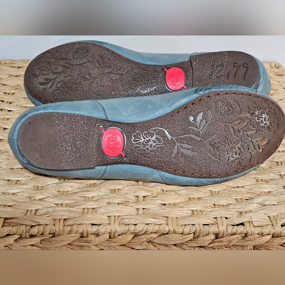 BORN Teal Blue Tooled Leather with Floral Design Flats Size 7 - Picture 6 of 11
